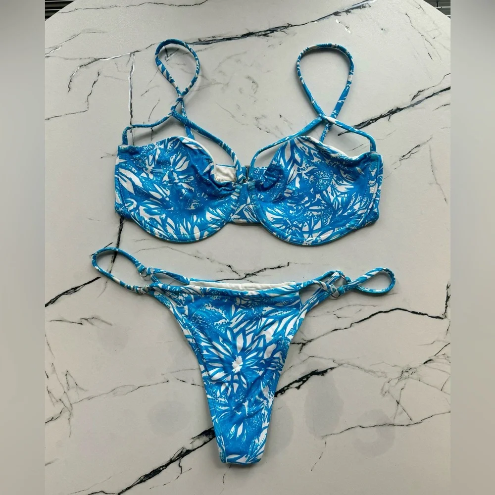 Frankies Bikinis Underwire Bikini Top & String Bikini Bottom Size Medium